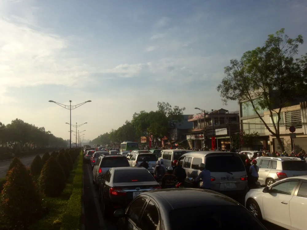 Sáng nay, cửa ngõ thành phố kẹt xe nghiêm trọng ảnh 1