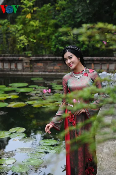 Ngắm nhan sắc Á hậu Huyền My trong áo dài nền nã ảnh 10