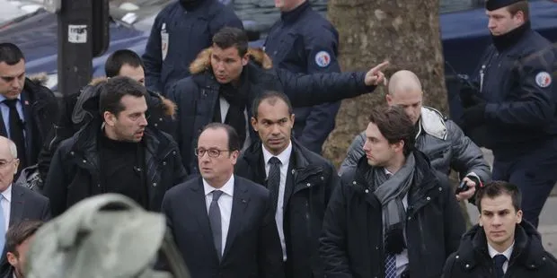 Khủng bố đẫm máu ở tòa soạn báo: 12 người chết ảnh 2