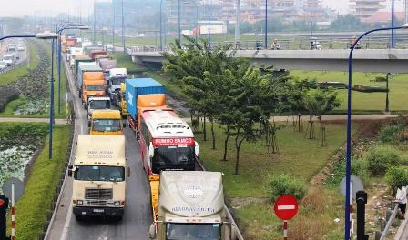 ...Đến nút giao thông Cát Lái, quận 2.