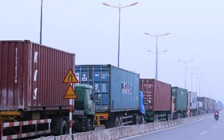 ...Đến nút giao thông Cát Lái, quận 2.