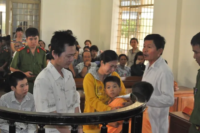 Hối hận, thứ tha và nước mắt trong một phiên tòa đặc biệt... ảnh 7