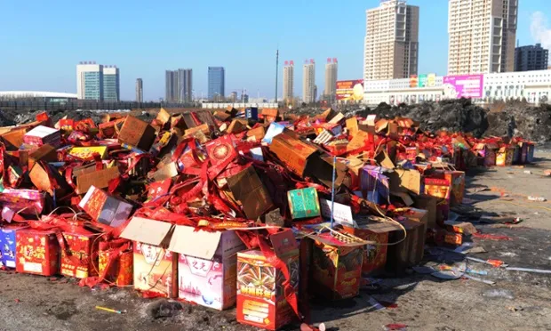 Cảnh sát thành phố Thẩm Dương tỉnh Liêu Ninh thu pháo để tiêu hủy Tết Ất Mùi 2015 ở Trung Quốc có gì đặc biệt?