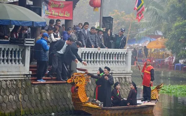 Bị cấm ngả nón, liền anh, liền chị 'ngả tráp nhận tiền' ở hội Lim ảnh 2