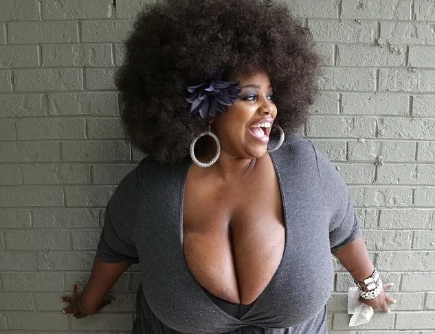 Người phụ nữ ngực khủng lên truyền hình tìm tình yêu đích thực ảnh 1