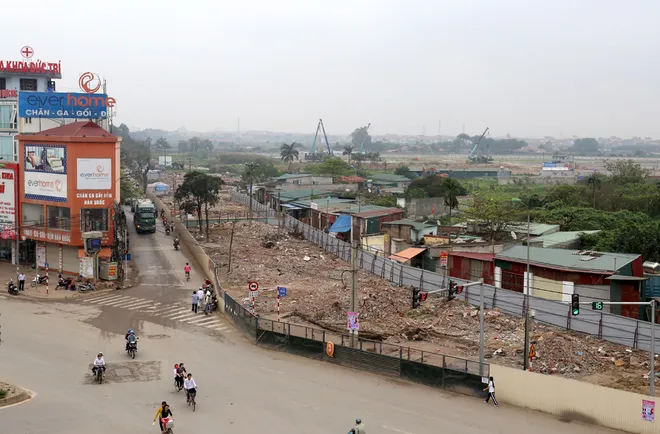 Đường phố Hà Nội trước và sau chặt hạ cây xanh ảnh 7 Đường phố Hà Nội trước và sau chặt hạ cây xanh ảnh 7