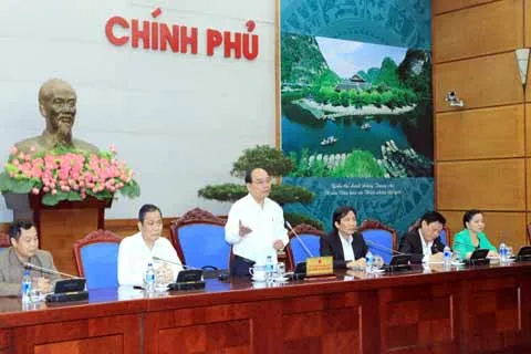 Phó Thủ tướng Nguyễn Xuân Phúc nhấn mạnh: CCTTHC và CCHC là trách nhiệm nặng nề trước nhân dân, Bộ Nội vụ phải làm gương trong CCHC. Ảnh: VGP/Lê Sơn