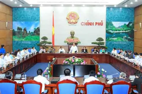 Yêu cầu đặt ra hiện nay là Bộ Nội vụ phải cắt giảm tối đa các thủ tục đi liền với tiết kiệm chi phí - Phó Thủ tướng Nguyễn Xuân Phúc yêu cầu. Ảnh: VGP/Lê Sơn