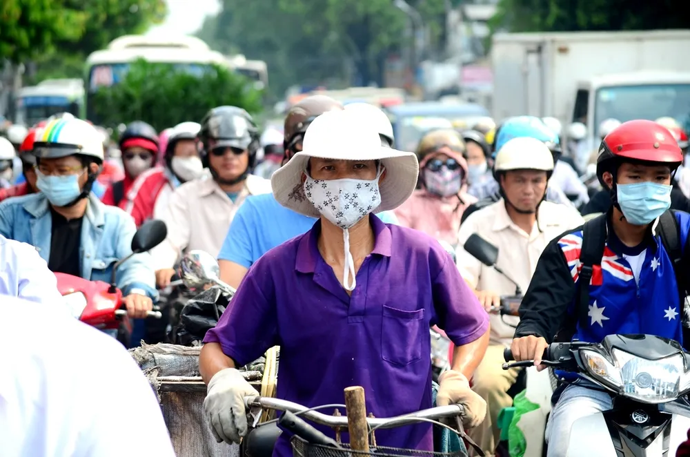 Lần đầu tiên kẹt xe hàng giờ trên đại lộ Phạm Văn Đồng ảnh 2 Lần đầu tiên kẹt xe hàng giờ trên đại lộ Phạm Văn Đồng ảnh 2