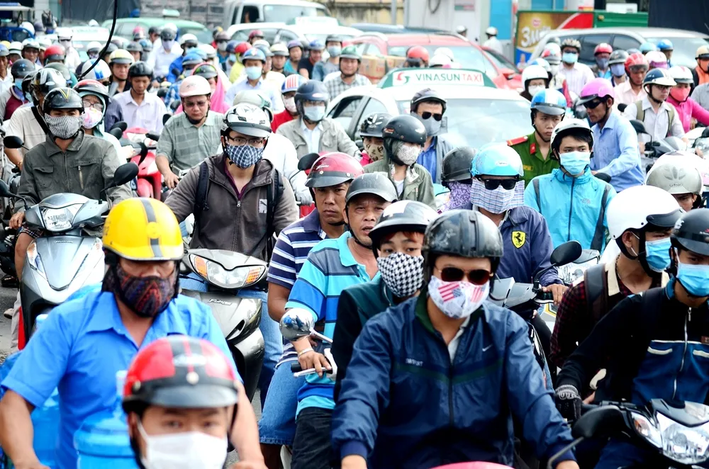 Lần đầu tiên kẹt xe hàng giờ trên đại lộ Phạm Văn Đồng ảnh 3 Lần đầu tiên kẹt xe hàng giờ trên đại lộ Phạm Văn Đồng ảnh 3