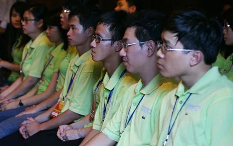 Các thủ khoa đầu ra xuất sắc trong lễ vinh danh ở Văn Miếu - Quốc Tử Giám năm 2011