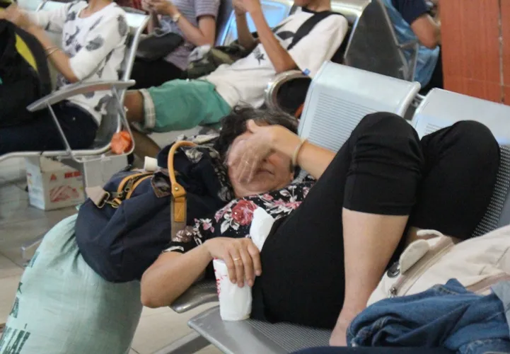 Bến xe miền Đông bắt đầu nghẹt người về quê sớm ảnh 4