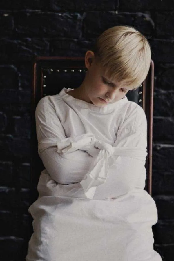 Bộ ảnh, các bà mẹ, 'thức tỉnh', nuôi dạy con