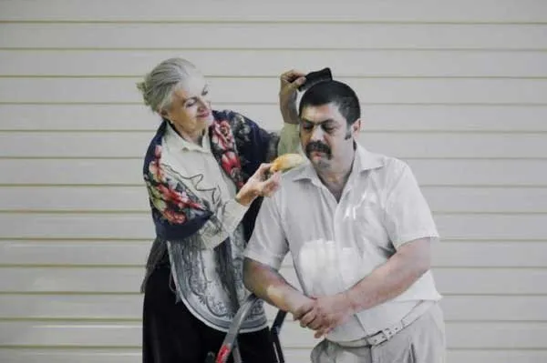 Bộ ảnh, các bà mẹ, 'thức tỉnh', nuôi dạy con