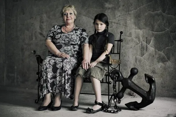 Bộ ảnh, các bà mẹ, 'thức tỉnh', nuôi dạy con