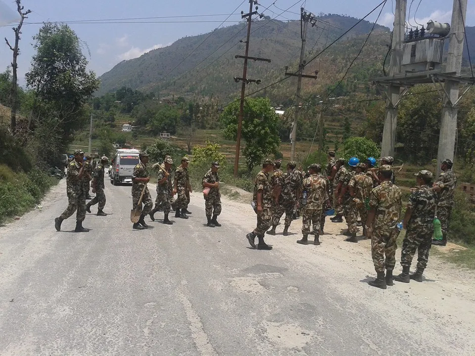 Ở nơi nhiều người chết nhất Nepal ảnh 13 Ở nơi nhiều người chết nhất Nepal ảnh 13