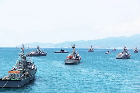 Hình ảnh tuyệt đẹp Tàu ngầm Kilo của Hải quân VN trình diễn trên biển ảnh 4 Tàu ngầm Kilo trình diễn dịp kỷ niệm 60 năm thành lập Hải quân Việt Nam