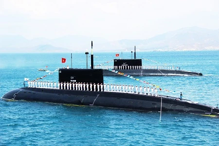 Hình ảnh tuyệt đẹp Tàu ngầm Kilo của Hải quân VN trình diễn trên biển ảnh 10 Tàu ngầm Kilo trình diễn dịp kỷ niệm 60 năm thành lập Hải quân Việt Nam