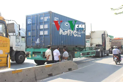 Cửa ngõ Sài Gòn kẹt xe khủng khiếp, kéo dài trong nhiều giờ ảnh 4