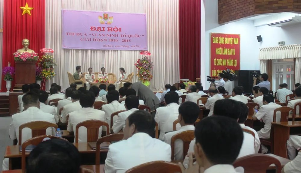 Nhiều tấm gương liêm khiết, tận tụy phục vụ nhân dân ảnh 1