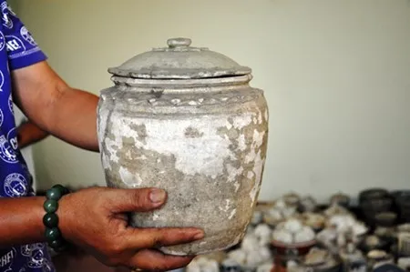 Kho cổ vật của 'ông trùm' gốm sứ Sài Gòn ảnh 8