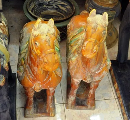 Kho cổ vật của 'ông trùm' gốm sứ Sài Gòn ảnh 9