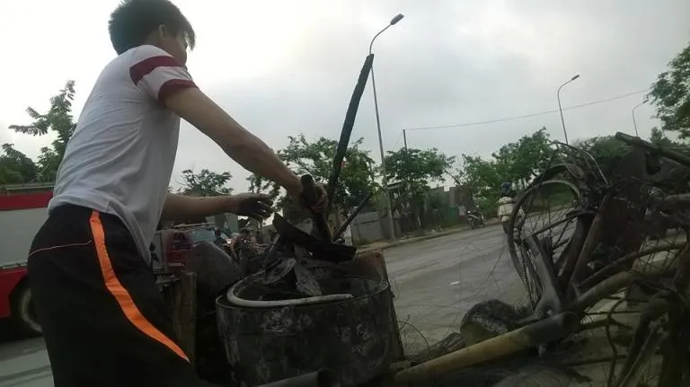 Cháy khủng khiếp trong đêm ở khu lán công nhân, 4.000 người tháo chạy ảnh 15