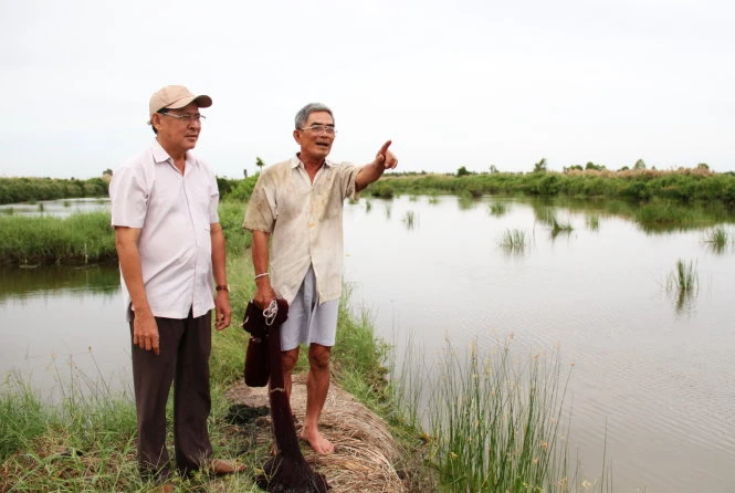 Nét hoang sơ vẫn còn ở đồng chó ngáp. Thế nhưng mảnh đất này đang giúp nhiều nông dân trở nên giàu có hơn - Ảnh: V.Tr.