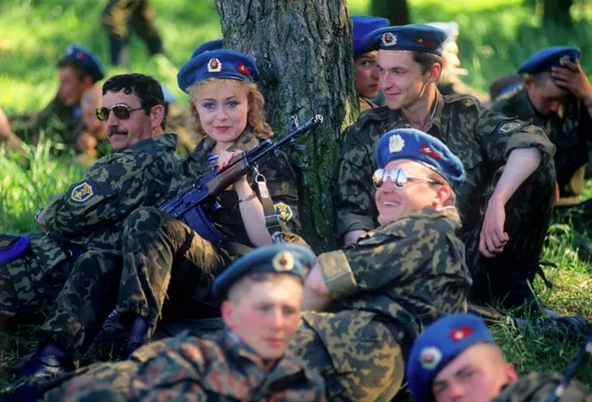 Những bài tập trên không 'dựng tóc gáy' của lính nhảy dù Nga ảnh 14