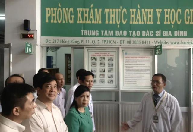 Bộ trưởng Y tế 'vi hành' kiểm tra mô hình bác sĩ gia đình ảnh 1