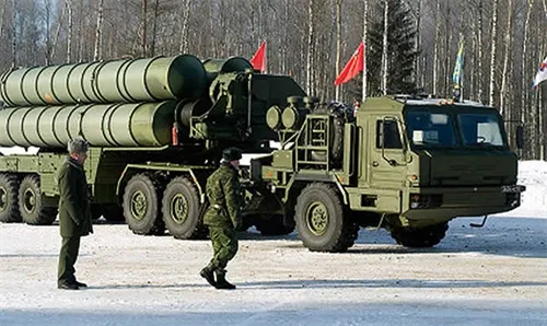 Tổ hợp tên lửa phòng không S-400 Triumph. Tổ hợp tên lửa phòng không S-400 Triumph.
