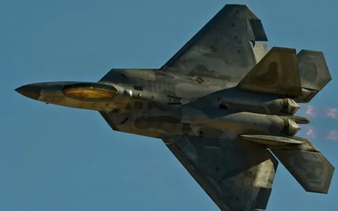 my 'dot tien' de duy tri sieu may bay f-22 o chau au hinh 0