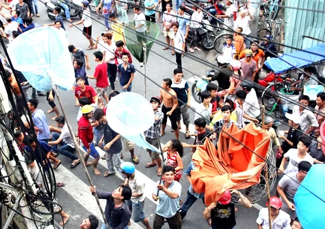 'Đội quân' giựt cô hồn chuyên nghiệp gây náo loạn Sài Gòn ảnh 2 'Đội quân' giựt cô hồn chuyên nghiệp gây náo loạn Sài Gòn ảnh 2