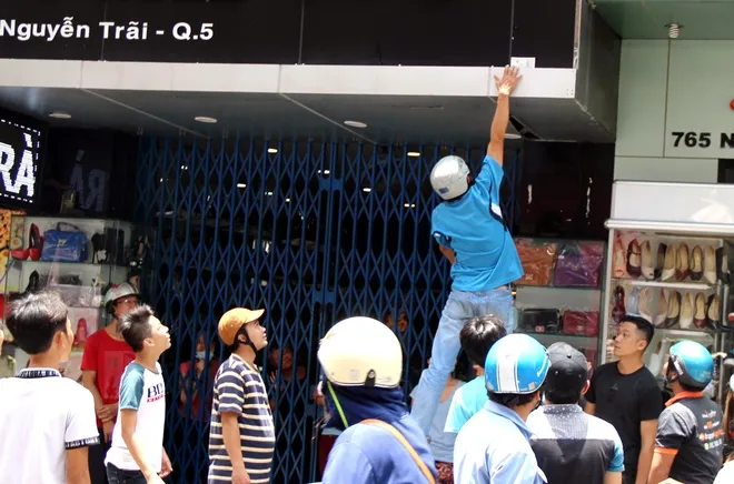 'Đội quân' giựt cô hồn chuyên nghiệp gây náo loạn Sài Gòn ảnh 7 'Đội quân' giựt cô hồn chuyên nghiệp gây náo loạn Sài Gòn ảnh 7