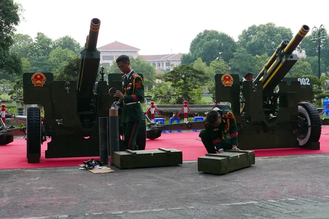 Chùm ảnh: 21 phát đại bác vang lên trong ngày Quốc khánh ảnh 8 Chùm ảnh: 21 phát đại bác vang lên trong ngày Quốc khánh ảnh 8