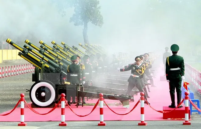 Chùm ảnh: 21 phát đại bác vang lên trong ngày Quốc khánh ảnh 4