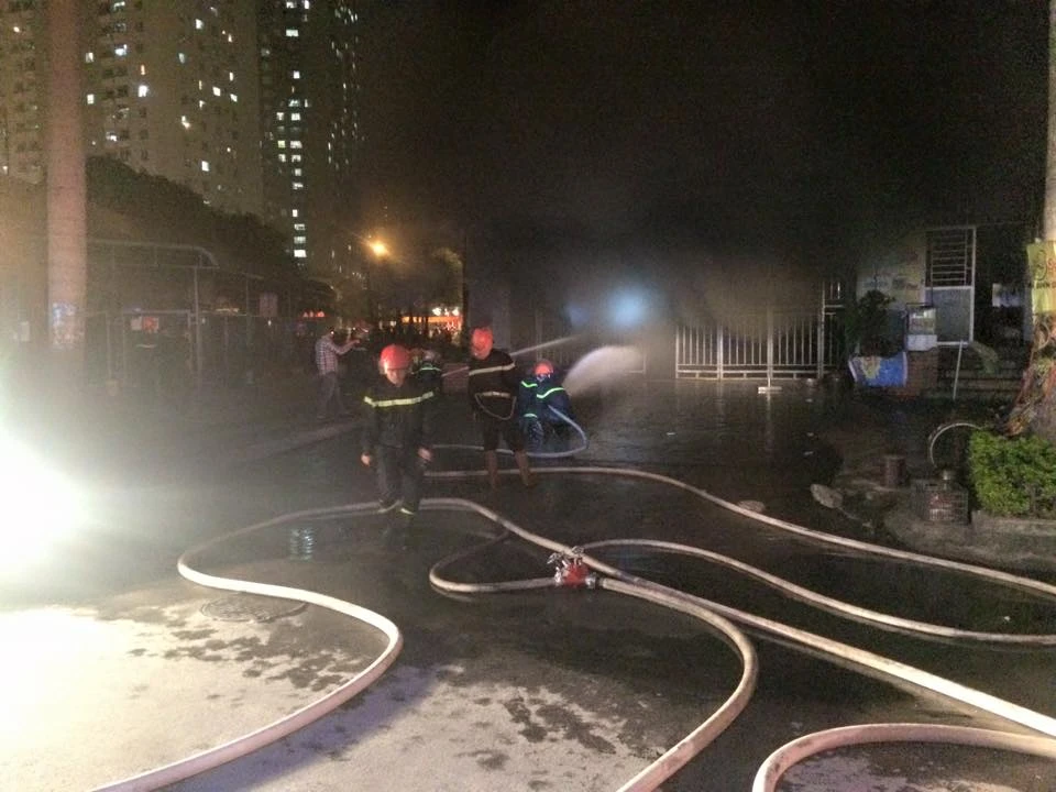 Cháy lớn tại khu đô thị, nhiều người vẫn đang mắc kẹt ảnh 1