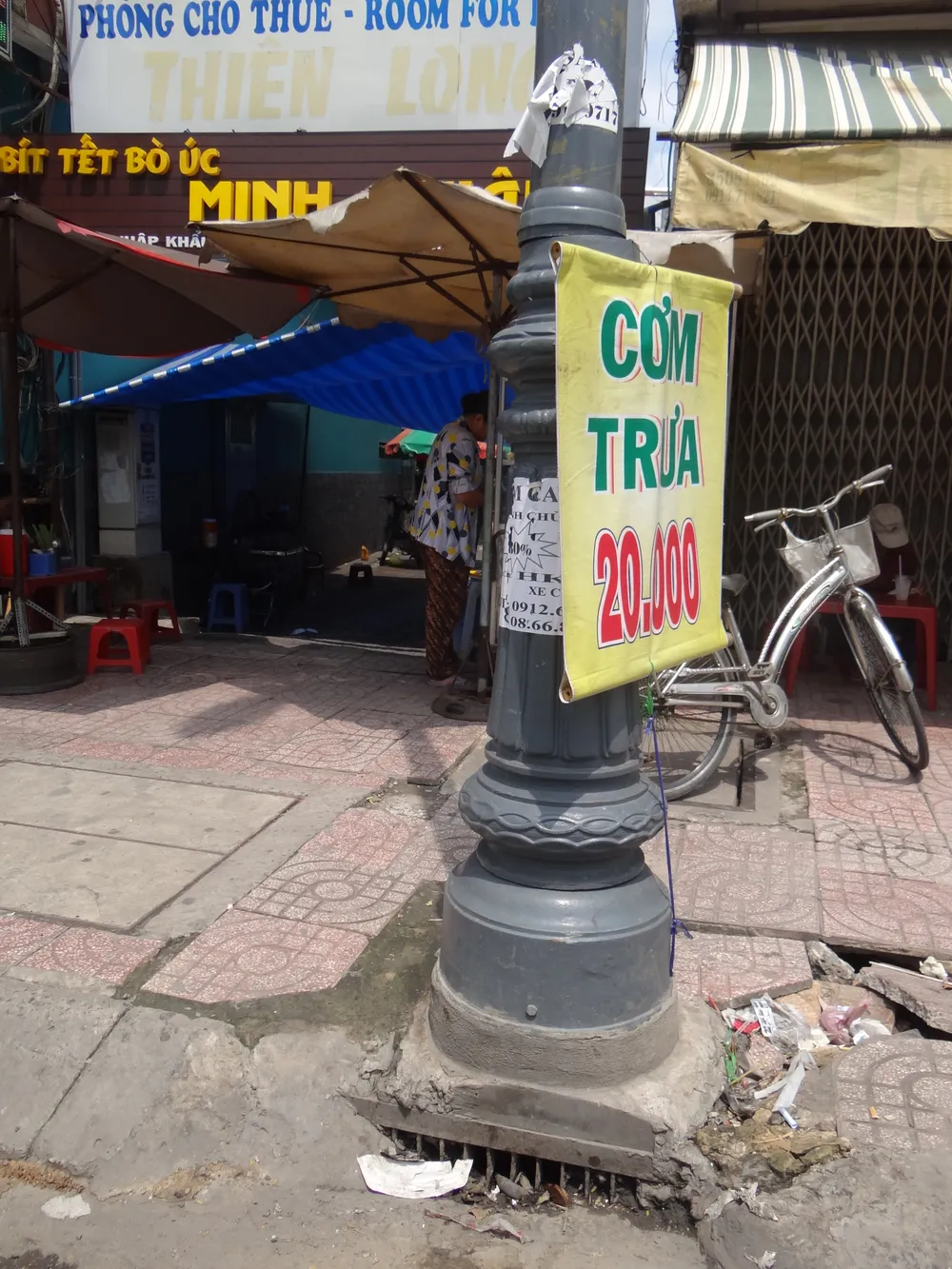 Phát hiện 'thủ phạm' gây ngập là cái… trụ đèn ảnh 2 Phát hiện 'thủ phạm' gây ngập là cái… trụ đèn ảnh 2