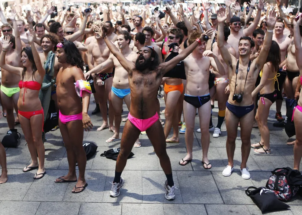 Cuộc diễu hành mặc đồ bơi tại Sydney, Australia cũng phá kỷ lục mới.
