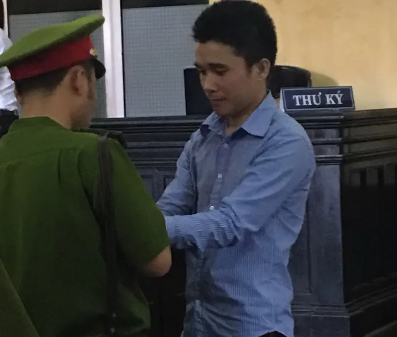 Trộm xong từ từ trả lại giấy tờ tùy thân và tiền ảnh 1