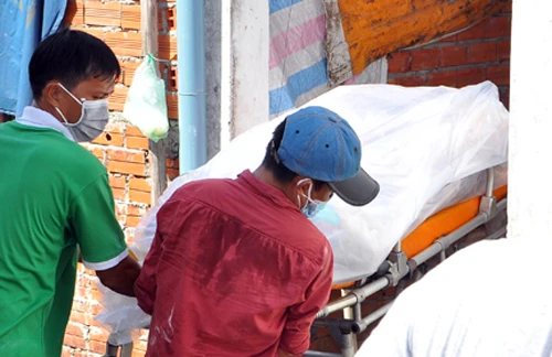 Nạn nhân được cho đã tử vong từ 4 ngày trước. Ảnh:Hồ Nam thi-the-co-gai-phan-huy-trong-nha-tam