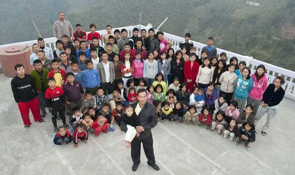 Người đàn ông có 39 vợ và 127 con cháu sống chung nhà ảnh 3