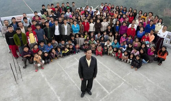 Người đàn ông có 39 vợ và 127 con cháu sống chung nhà ảnh 1 Người đàn ông có 39 vợ và 127 con cháu sống chung nhà ảnh 1