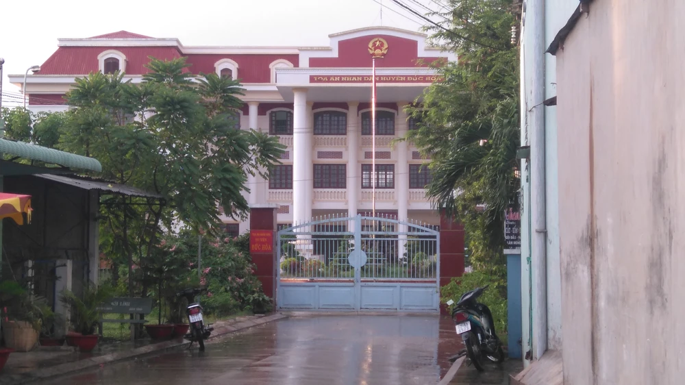 Kiểm điểm ba cán bộ tòa… quên thi hành án ảnh 1