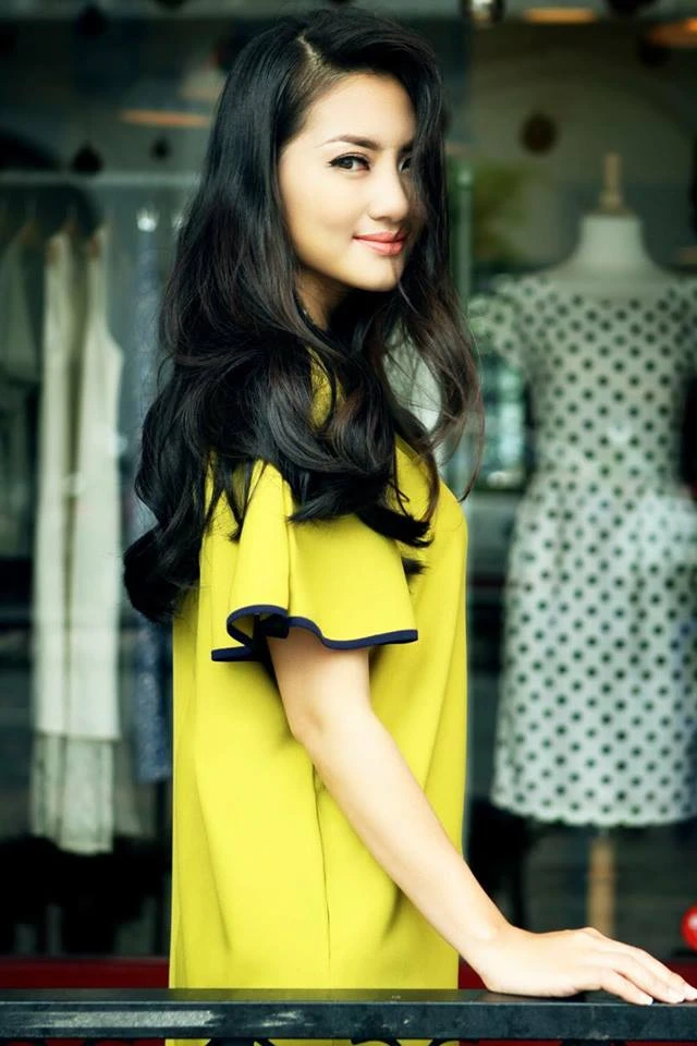 Khi trang điểm, mặt Ngọc Lan trông quyến rũ hơn nhưng vẫn thấy được những nét riêng khá xinh, nữ tính và cuốn hút.