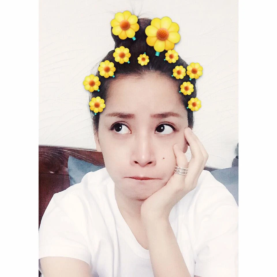 Chi Pu có làn da trắng trẻo và căng mọng