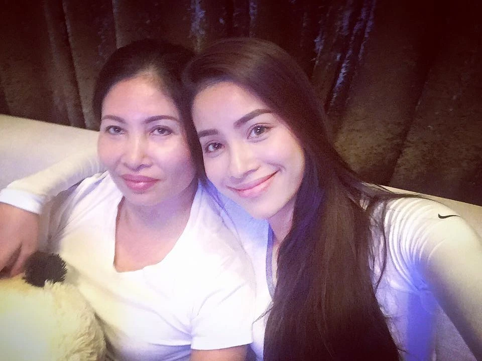 Phạm Hương còn thường khoe ảnh chụp cùng mẹ