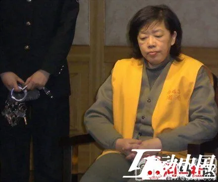 quan tham, quan chức, tham nhũng, Trung Quốc, biếu tết, quà biếu, quà tết, phong bì, đồ cổ