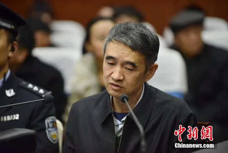 quan tham, quan chức, tham nhũng, Trung Quốc, biếu tết, quà biếu, quà tết, phong bì, đồ cổ quan tham, quan chức, tham nhũng, Trung Quốc, biếu tết, quà biếu, quà tết, phong bì, đồ cổ