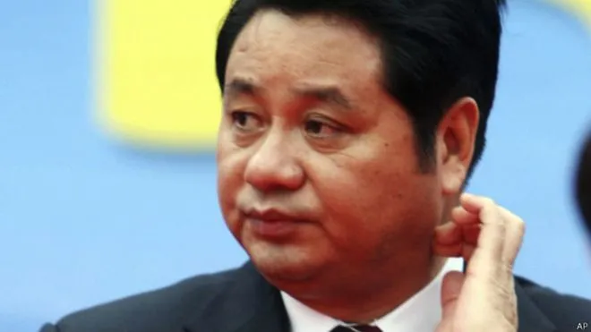 quan tham, quan chức, tham nhũng, Trung Quốc, biếu tết, quà biếu, quà tết, phong bì, đồ cổ